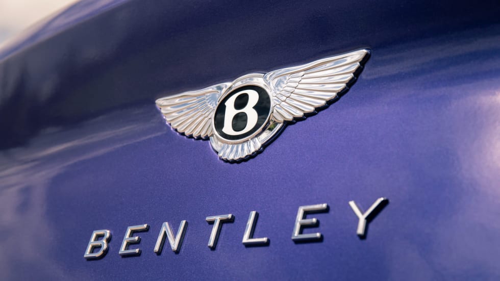 意外や意外 あのベントレーがレインボーカラーのコンチネンタル Gt V8 コンバーチブルを作った トップギア ジャパン Top Gear Japan